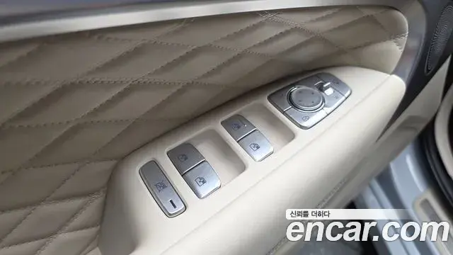 Genesis G70 2019 — Photo 22/35