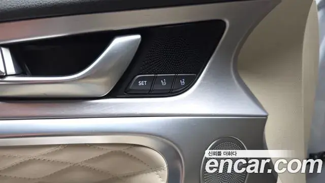 Genesis G70 2019 — Photo 17/35