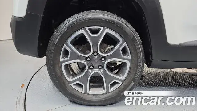Jeep Renegade 2018 — ფოტო 9/31