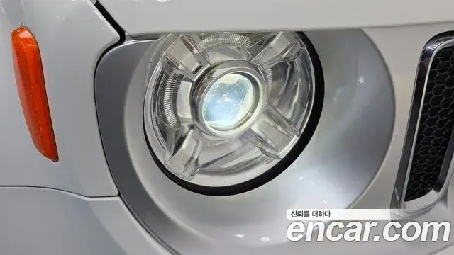 Jeep Renegade 2018 — ფოტო 16/31