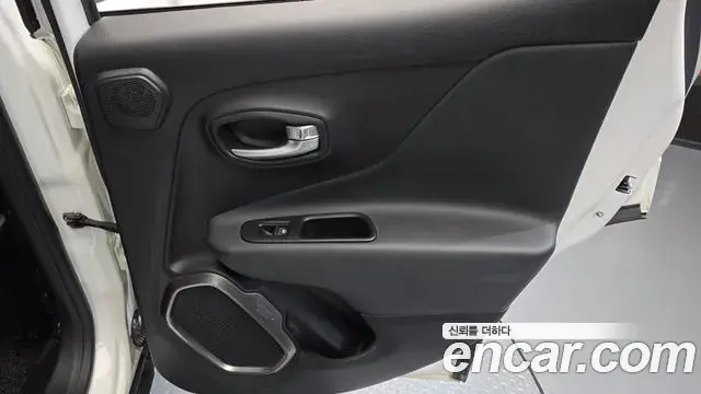 Jeep Renegade 2018 — ფოტო 2/31