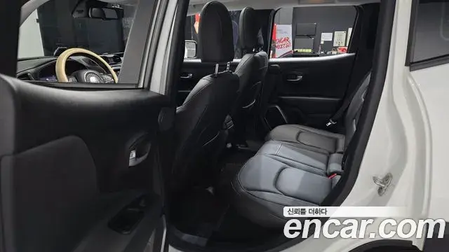 Jeep Renegade 2018 — ფოტო 8/31