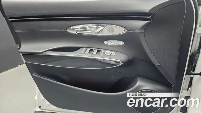 Genesis GV70 2023 — ფოტო 23/30