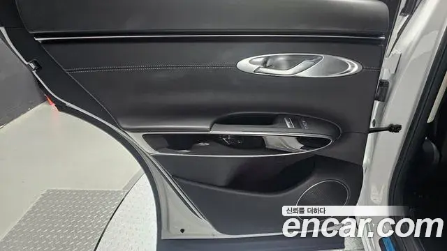 Genesis GV70 2023 — ფოტო 24/30