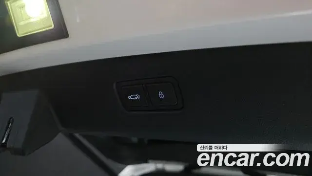 Genesis GV70 2023 — ფოტო 28/30