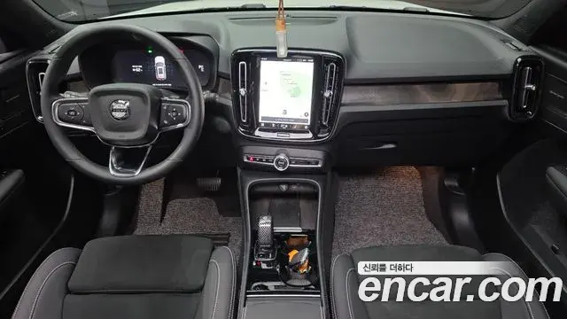 Volvo XC40 Recharge 2024 — ფოტო 27/36