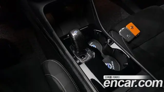 Volvo XC40 Recharge 2024 — ფოტო 8/36