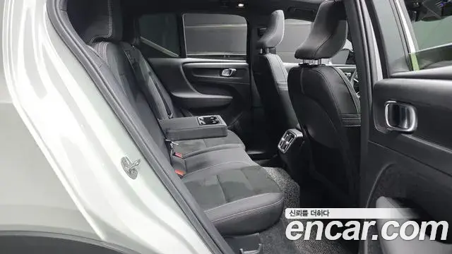 Volvo XC40 Recharge 2024 — ფოტო 20/36