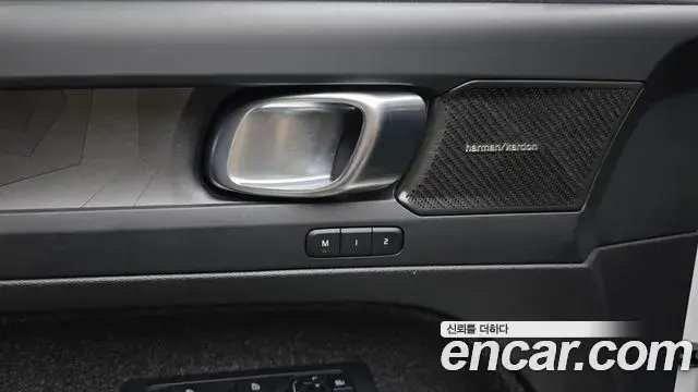 Volvo XC40 Recharge 2024 — ფოტო 35/36