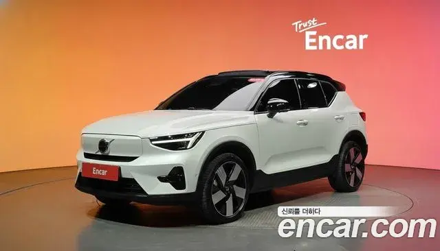 Volvo XC40 Recharge 2024 — ფოტო 11/36