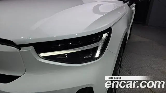 Volvo XC40 Recharge 2024 — ფოტო 30/36