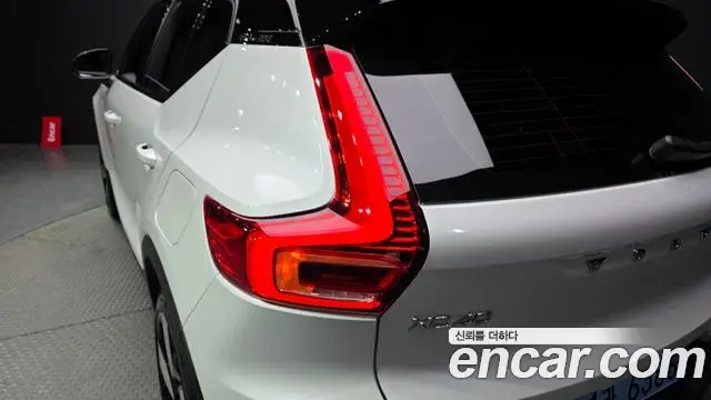 Volvo XC40 Recharge 2024 — ფოტო 28/36
