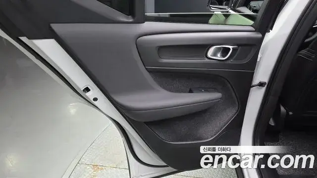 Volvo XC40 Recharge 2024 — ფოტო 10/36