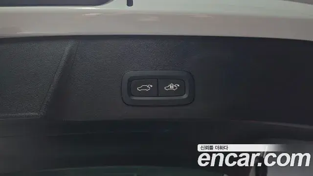 Volvo XC40 Recharge 2024 — ფოტო 31/36