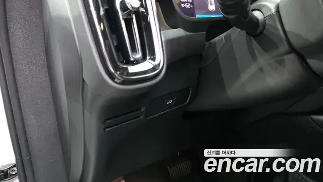 Volvo XC40 Recharge 2024 — ფოტო 22/36