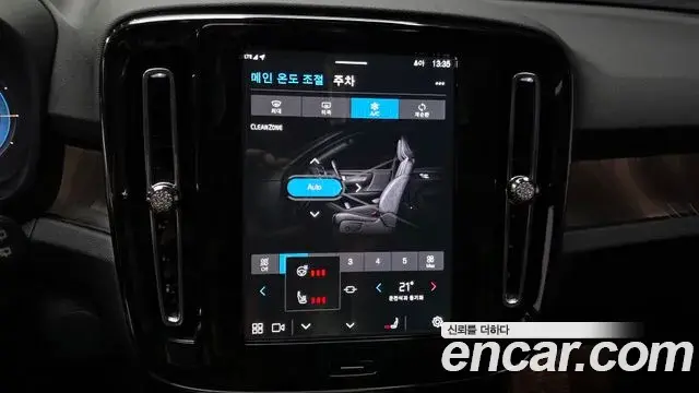 Volvo XC40 Recharge 2024 — ფოტო 34/36