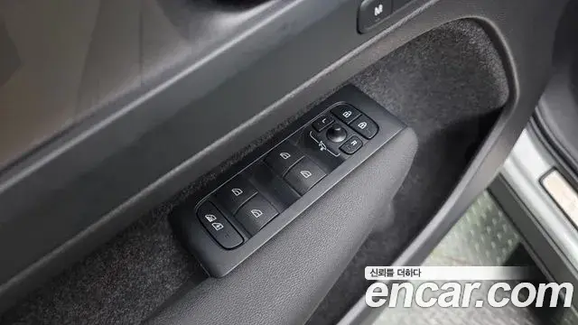 Volvo XC40 Recharge 2024 — ფოტო 14/36