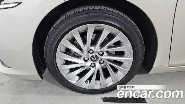 Lexus ES300h 2019 — ფოტო 12/20
