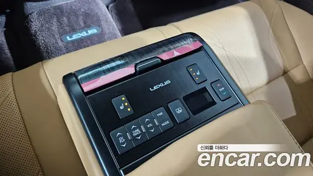Lexus ES300h 2019 — ფოტო 8/20