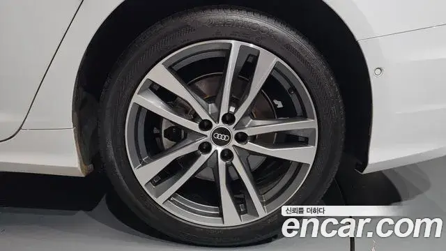 Audi A6 2021 — ფოტო 5/36