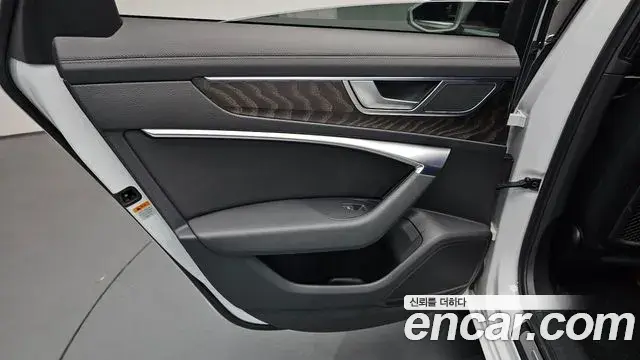 Audi A6 2021 — ფოტო 30/36