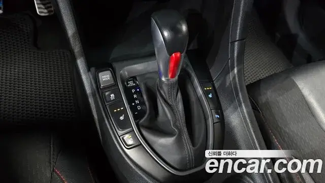 Hyundai Veloster 2019 — Фото 9/20