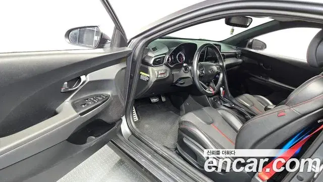 Hyundai Veloster 2019 — Фото 10/20