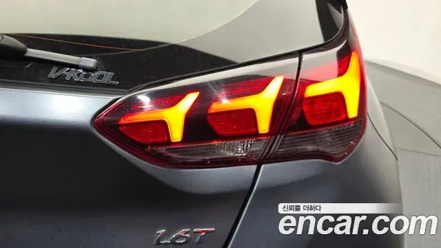 Hyundai Veloster 2019 — Photo 19/30