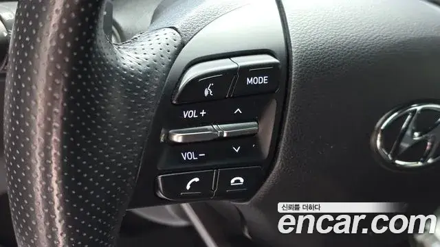 Hyundai Veloster 2019 — Photo 16/30