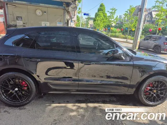 Porsche Macan 2018 — Photo 4/12