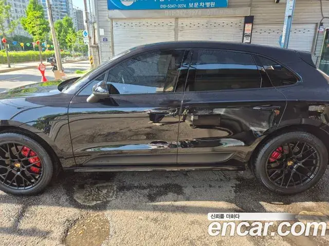 Porsche Macan 2018 — Photo 12/12