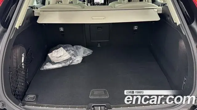 Volvo XC60 2026 — ფოტო 17/19
