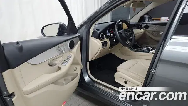 Mercedes-Benz GLC-Class 2018 — Фото 10/20