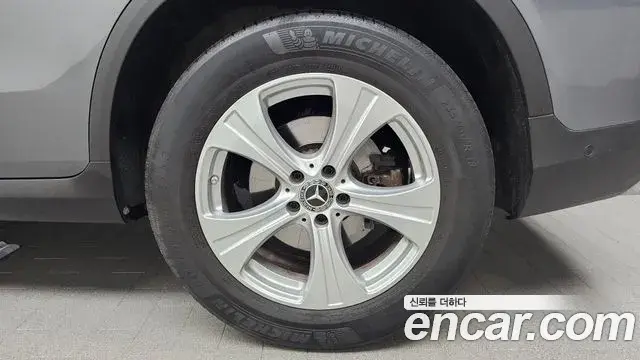 Mercedes-Benz GLC-Class 2018 — Şəkil 7/31