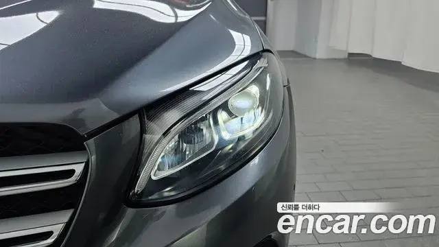 Mercedes-Benz GLC-Class 2018 — Şəkil 13/31