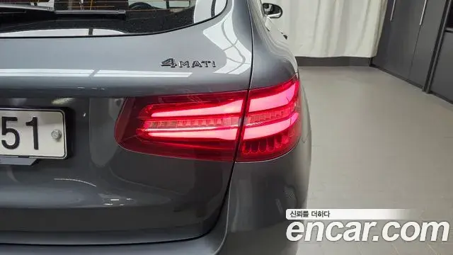 Mercedes-Benz GLC-Class 2018 — Şəkil 17/31