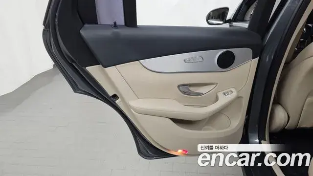 Mercedes-Benz GLC-Class 2018 — Şəkil 10/31