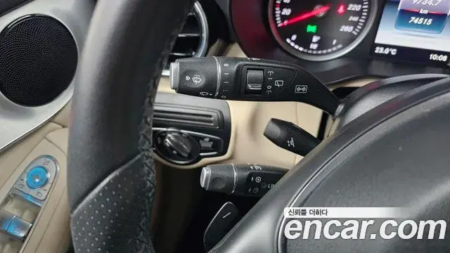 Mercedes-Benz GLC-Class 2018 — Şəkil 18/31