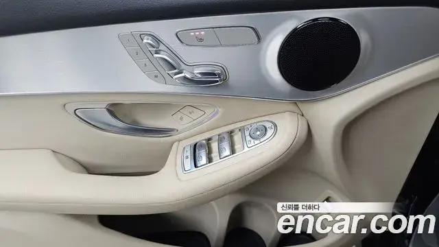 Mercedes-Benz GLC-Class 2018 — Şəkil 15/31