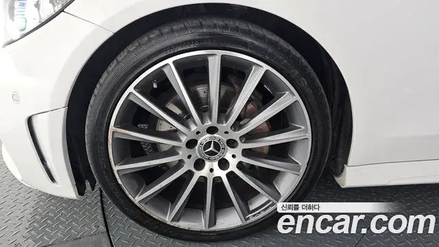 Mercedes-Benz C-Class 2022 — Photo 29/31