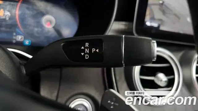 Mercedes-Benz C-Class 2022 — Photo 6/31