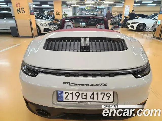 Porsche 911 2023 — Photo 1/20