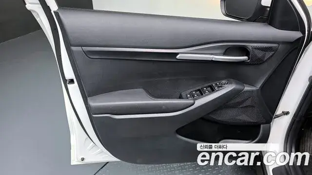 Kia Seltos 2022 — Şəkil 25/32