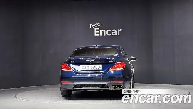 Genesis G70 2018 — Photo 1/20