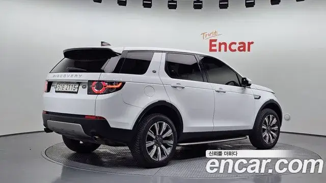 Land Rover Discovery Sport 2018 — Фото 1/20
