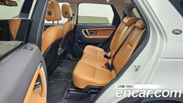 Land Rover Discovery Sport 2018 — Фото 11/20