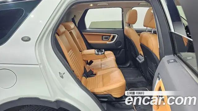 Land Rover Discovery Sport 2018 — Фото 12/20