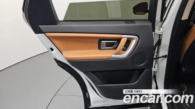 Land Rover Discovery Sport 2018 — ფოტო 7/30