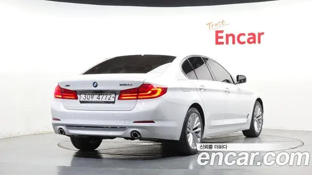 BMW 5 Series 2019 — Photo 17/32