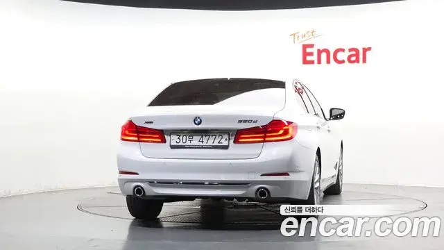 BMW 5 Series 2019 — Photo 20/32